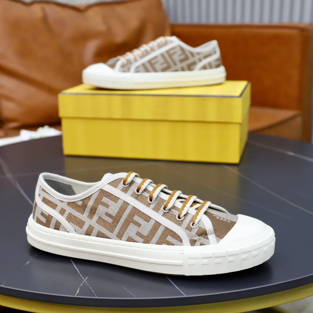 Factory price: 480 original order (couple model) Brand: FENDI Fendi 🙅‍♂️🙅‍♂️🙅‍♂️ Size: Female 35–40, Male 39-44 (45 can be customized) Grade: Official website genuine Material: Imported original LoGO fabric upper Original comfortable lining TPU wear-resistant lightweight outsole Style category: Loafers New trendy shoes Color: actual picture color